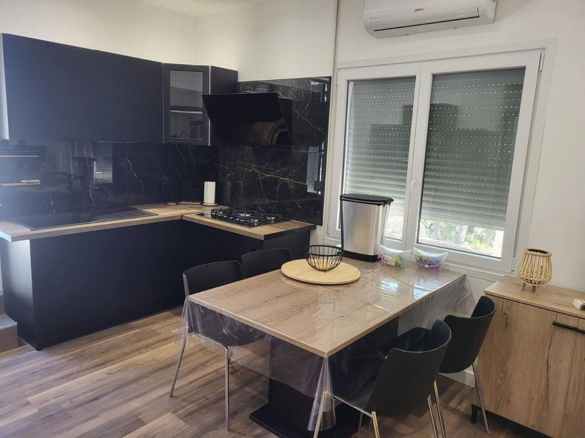Appartement Jacuzzi Ναρμπόν Εξωτερικό φωτογραφία